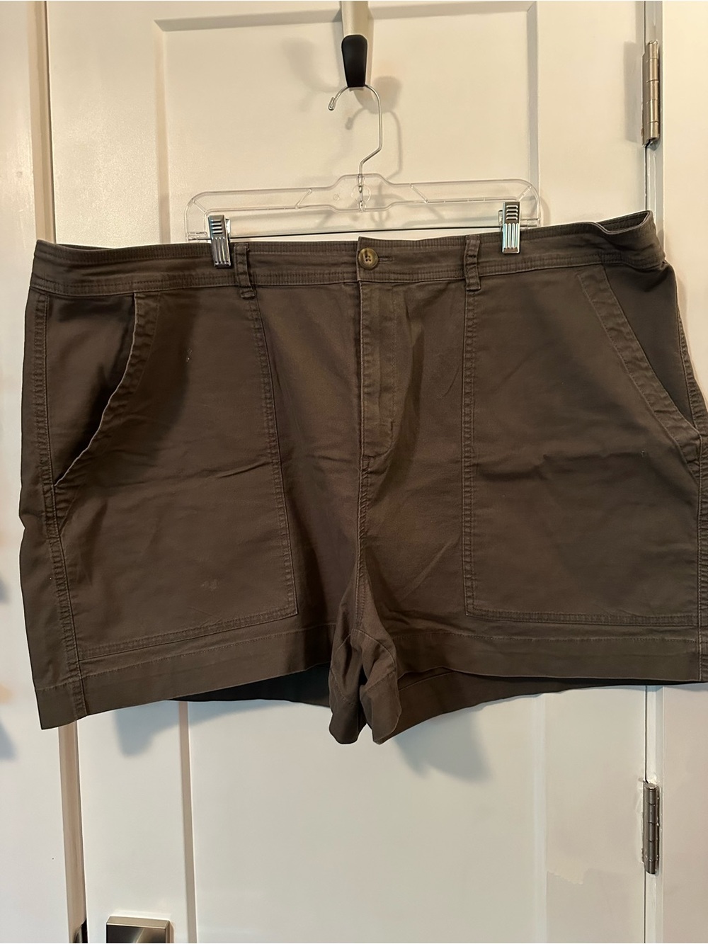 A New Day. Women’s Casual Utility Shorts in Khaki Green. 24W.